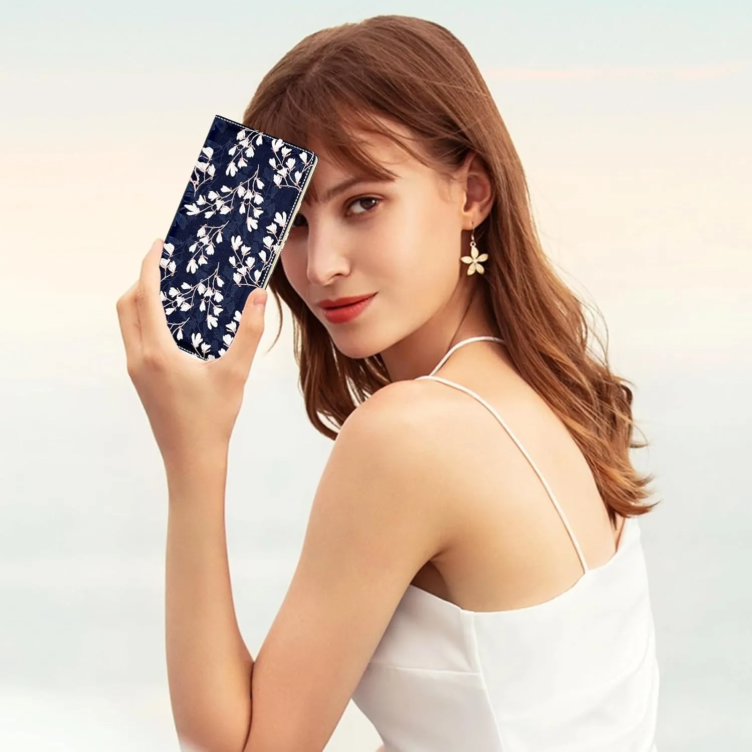 Wallet Women, Cute Flower Theme RFID Blocking Credit Card Holder for Women, Slim Leather Bifold Ladies Purse, Clutch Billfold Card Holder Wallets with 11 Card Slots & ID Window, Blue White